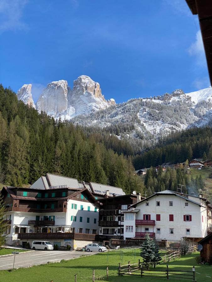 Calore Di Una Casa Di Montagna Campitello di Fassa Buitenkant foto
